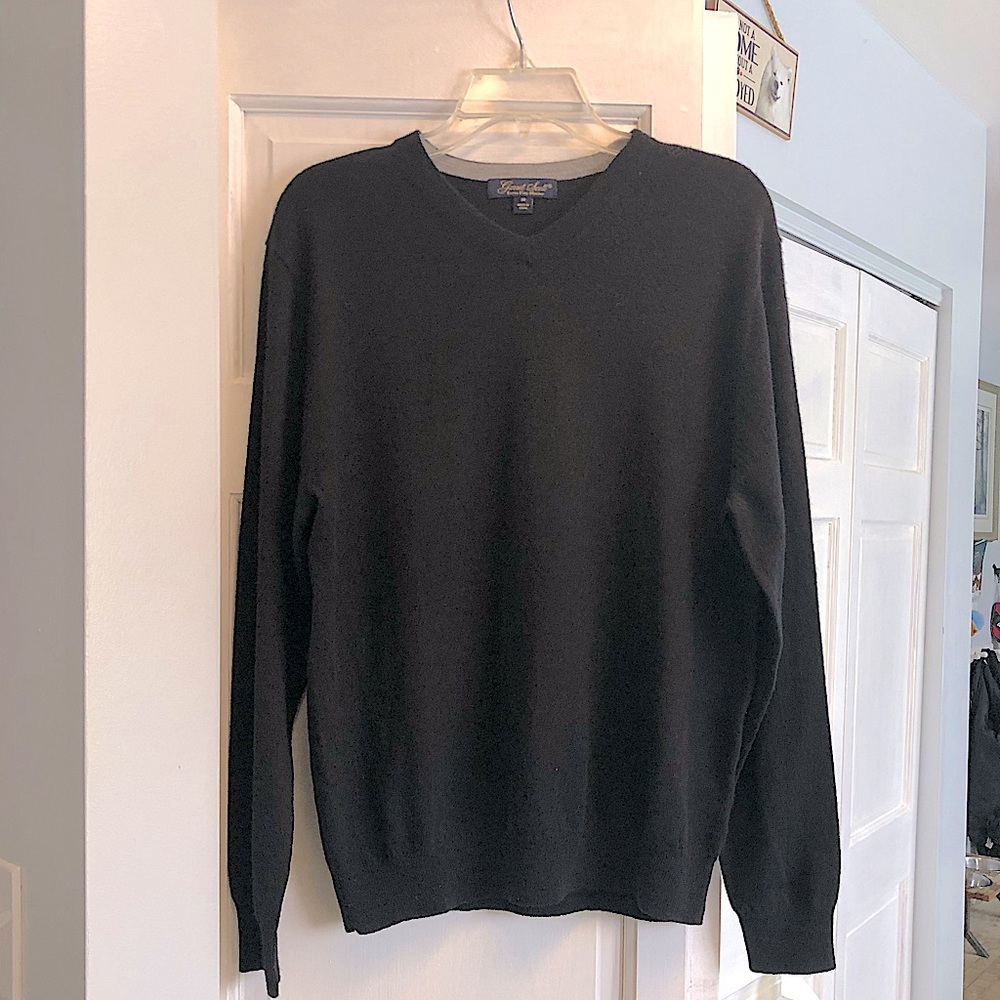 Garret Scott lightweight merino wool v-neck sweater - size M
